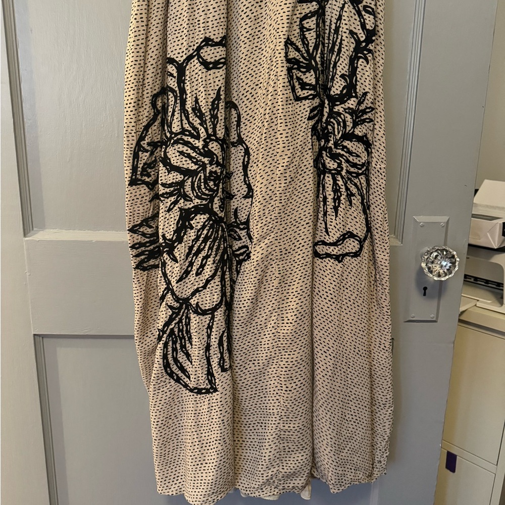 Elegant Beige Floral Maxi Dress - Picture 6 of 11
